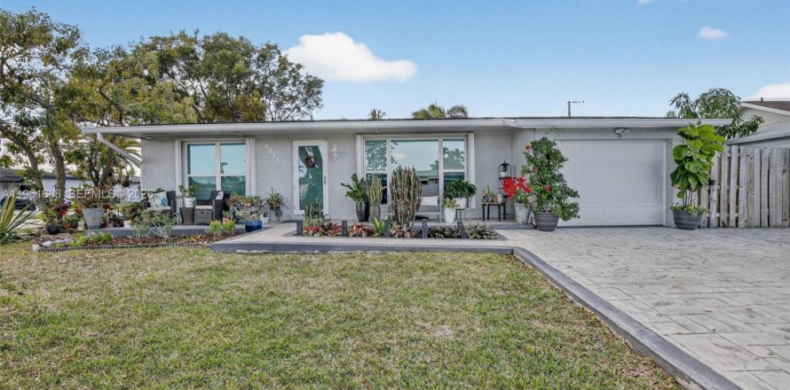 Casa en Sunrise, Florida 3 dormitorios, 130.06 m2 № 2026707