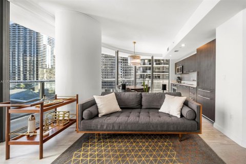 Condo in Miami, Florida, 2 bedrooms  № 1488755 - photo 2