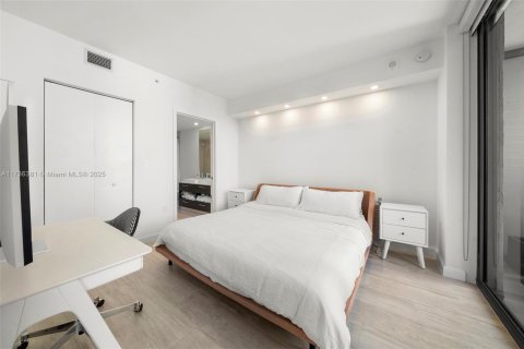 Condo in Miami, Florida, 2 bedrooms  № 1488755 - photo 15