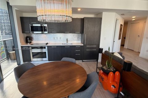 Condo in Miami, Florida, 2 bedrooms  № 1488755 - photo 1