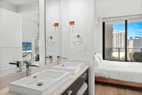 Condo in Miami, Florida, 2 bedrooms  № 1488755 - photo 17