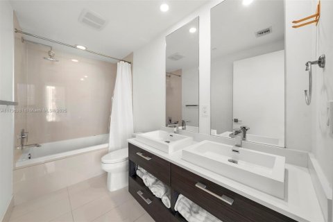Condo in Miami, Florida, 2 bedrooms  № 1488755 - photo 21