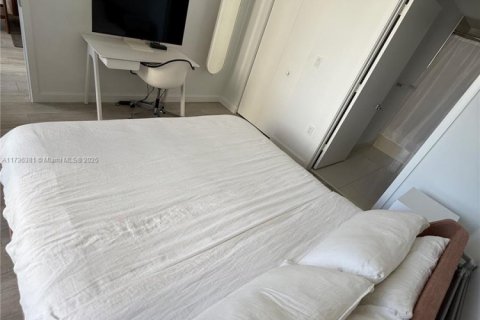 Condo in Miami, Florida, 2 bedrooms  № 1488755 - photo 13