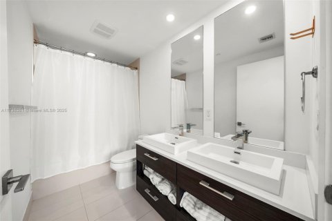 Condo in Miami, Florida, 2 bedrooms  № 1488755 - photo 27