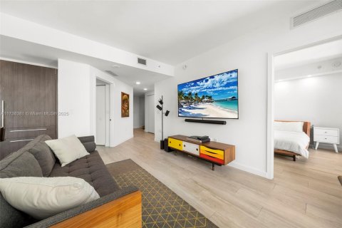Condo in Miami, Florida, 2 bedrooms  № 1488755 - photo 7