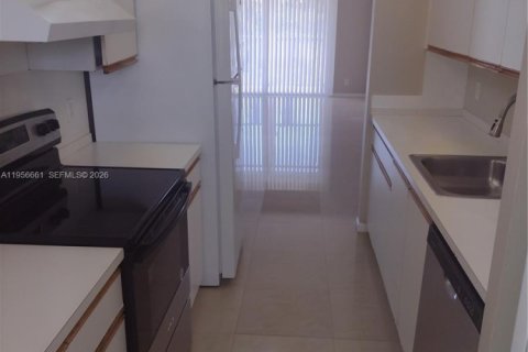 Condominio en alquiler en Pembroke Pines, Florida, 2 dormitorios, 102.75 m2 № 2010574 - foto 3