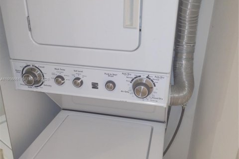 Condominio en alquiler en Pembroke Pines, Florida, 2 dormitorios, 102.75 m2 № 2010574 - foto 11