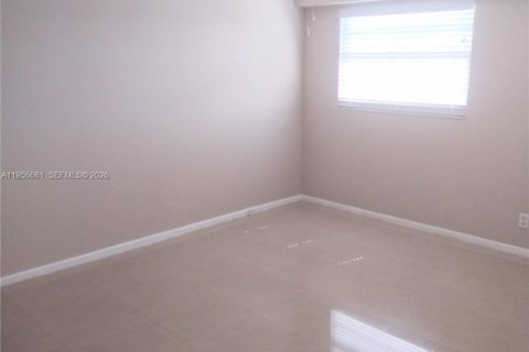 Condominio en alquiler en Pembroke Pines, Florida, 2 dormitorios, 102.75 m2 № 2010574 - foto 5