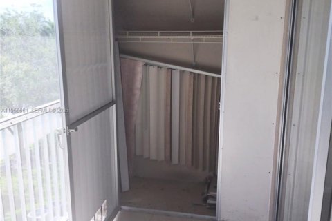 Condominio en alquiler en Pembroke Pines, Florida, 2 dormitorios, 102.75 m2 № 2010574 - foto 12
