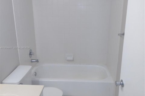 Condominio en alquiler en Pembroke Pines, Florida, 2 dormitorios, 102.75 m2 № 2010574 - foto 10