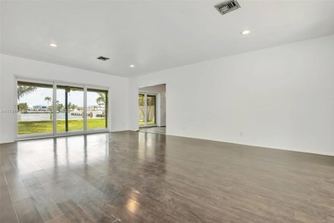 Casa en venta en Fort Lauderdale, Florida, 3 dormitorios № 1726862 - foto 13
