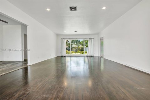 Casa en venta en Fort Lauderdale, Florida, 3 dormitorios № 1726862 - foto 10