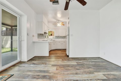Casa en venta en Fort Lauderdale, Florida, 3 dormitorios № 1726862 - foto 16