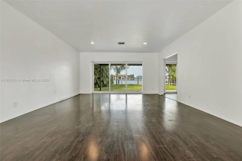 Casa en venta en Fort Lauderdale, Florida, 3 dormitorios № 1726862 - foto 11
