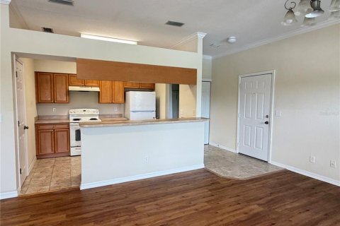 Condo in Winter Haven, Florida, 2 bedrooms № 2207713 - photo 4