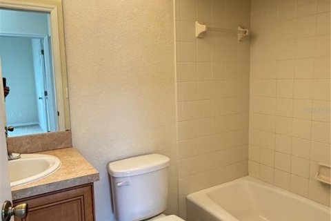 Condo in Winter Haven, Florida, 2 bedrooms № 2207713 - photo 10