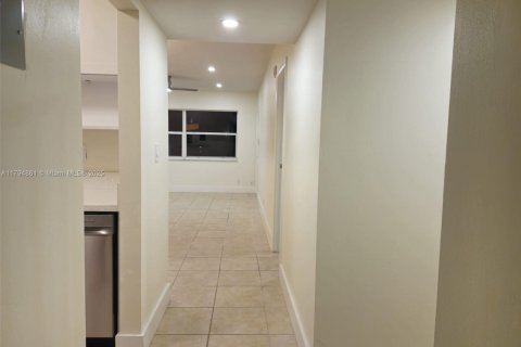 Copropriété à vendre à Lauderdale Lakes, Floride: 1 chambre, 63.55 m2 № 2035251 - photo 2