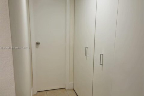 Copropriété à vendre à Lauderdale Lakes, Floride: 1 chambre, 63.55 m2 № 2035251 - photo 3