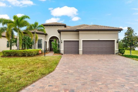 House in Lakewood Ranch, Florida 3 bedrooms, 233 sq.m. № 1436245 - photo 1
