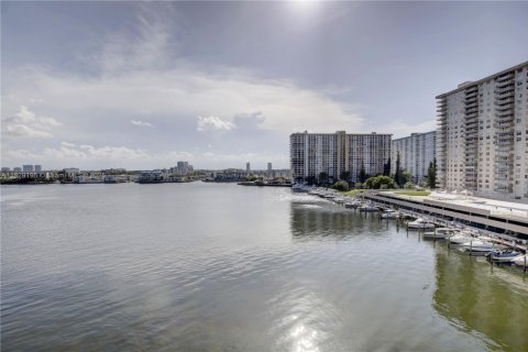 Condo in Sunny Isles Beach, Florida, 2 bedrooms  № 1807582 - photo 4