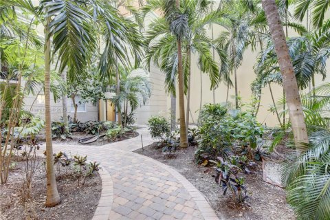 Condo in Sunny Isles Beach, Florida, 2 bedrooms  № 1807582 - photo 22