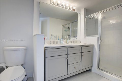 Condo in Sunny Isles Beach, Florida, 2 bedrooms  № 1807582 - photo 17