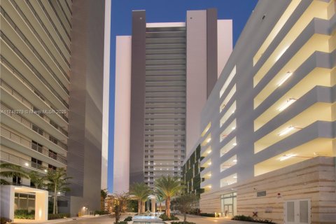 Copropriété à vendre à North Miami Beach, Floride: 3 chambres, 144.56 m2 № 1977608 - photo 2