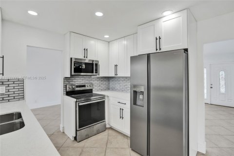 Casa en venta en Tamarac, Florida, 2 dormitorios, 147.44 m2 № 1990736 - foto 12