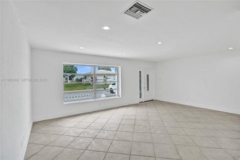 Casa en venta en Tamarac, Florida, 2 dormitorios, 147.44 m2 № 1990736 - foto 6