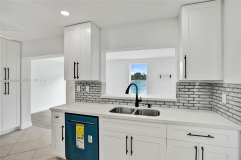 Casa en venta en Tamarac, Florida, 2 dormitorios, 147.44 m2 № 1990736 - foto 16