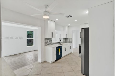 Casa en venta en Tamarac, Florida, 2 dormitorios, 147.44 m2 № 1990736 - foto 15