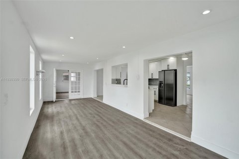 Casa en venta en Tamarac, Florida, 2 dormitorios, 147.44 m2 № 1990736 - foto 11