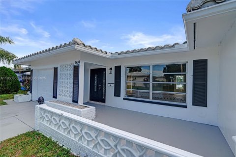 Casa en venta en Tamarac, Florida, 2 dormitorios, 147.44 m2 № 1990736 - foto 4