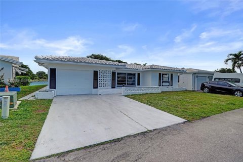 Casa en venta en Tamarac, Florida, 2 dormitorios, 147.44 m2 № 1990736 - foto 3