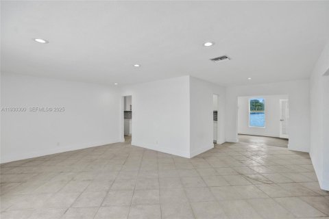 Casa en venta en Tamarac, Florida, 2 dormitorios, 147.44 m2 № 1990736 - foto 7