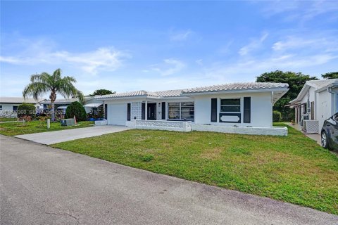 Casa en venta en Tamarac, Florida, 2 dormitorios, 147.44 m2 № 1990736 - foto 2