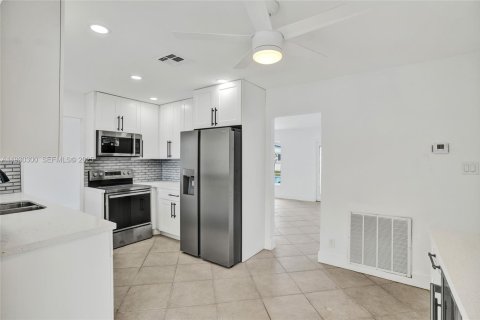 Casa en venta en Tamarac, Florida, 2 dormitorios, 147.44 m2 № 1990736 - foto 14