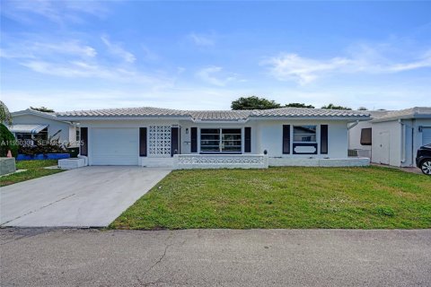 Casa en venta en Tamarac, Florida, 2 dormitorios, 147.44 m2 № 1990736 - foto 1