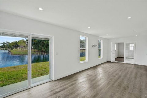 Casa en venta en Tamarac, Florida, 2 dormitorios, 147.44 m2 № 1990736 - foto 8