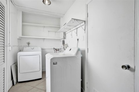 Villa ou maison à vendre à Tamarac, Floride: 2 chambres, 147.44 m2 № 1990736 - photo 30