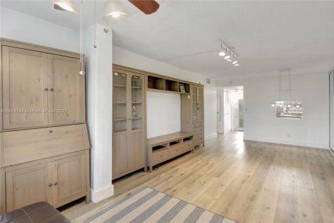 Copropriété à vendre à Sunrise, Floride: 1 chambre, 57.6 m2 № 1927773 - photo 2