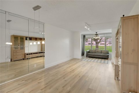 Copropriété à vendre à Sunrise, Floride: 1 chambre, 57.6 m2 № 1927773 - photo 1