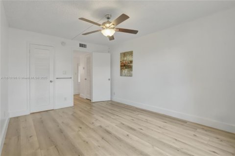 Copropriété à vendre à Sunrise, Floride: 1 chambre, 57.6 m2 № 1927773 - photo 6