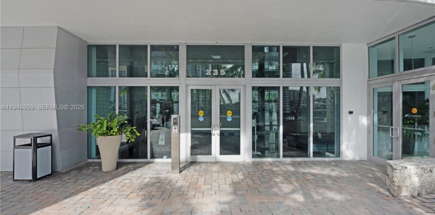 Кондоминиум с 1 спальней в Майами, Флорида № 2005063