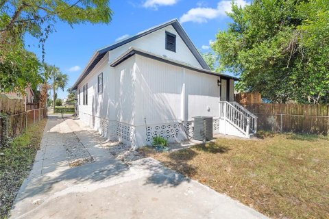 House in Tampa, Florida 3 bedrooms, 119.66 sq.m. № 2418466 - photo 28
