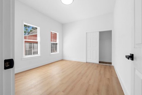 House in Tampa, Florida 3 bedrooms, 119.66 sq.m. № 2418466 - photo 22