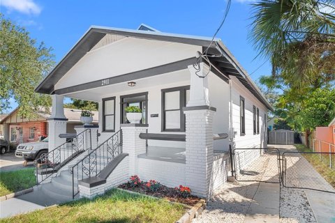 House in Tampa, Florida 3 bedrooms, 119.66 sq.m. № 2418466 - photo 3