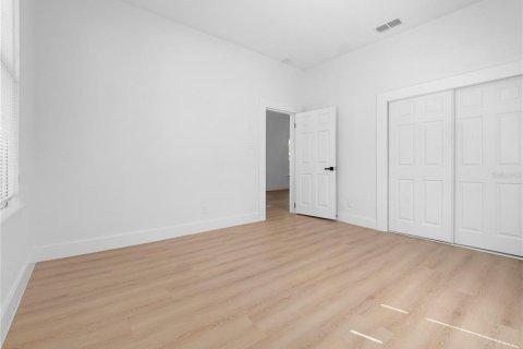 House in Tampa, Florida 3 bedrooms, 119.66 sq.m. № 2418466 - photo 25