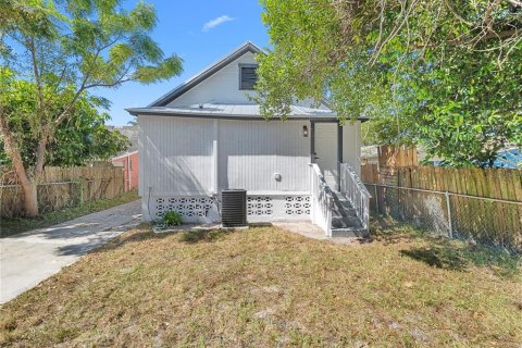 House in Tampa, Florida 3 bedrooms, 119.66 sq.m. № 2418466 - photo 29
