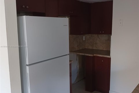 Condo in Lauderhill, Florida, 2 bedrooms  № 2082617 - photo 4